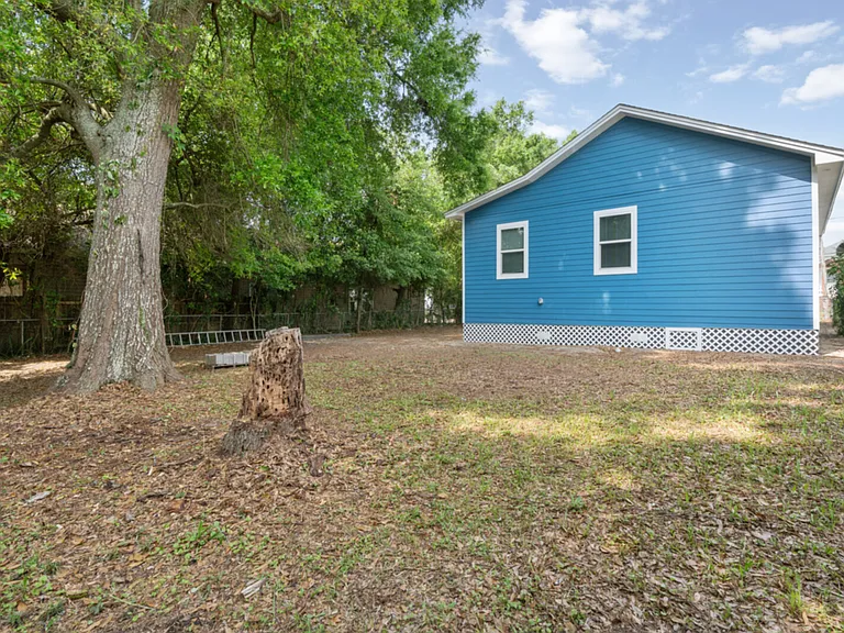 418 N C St — Photo 2