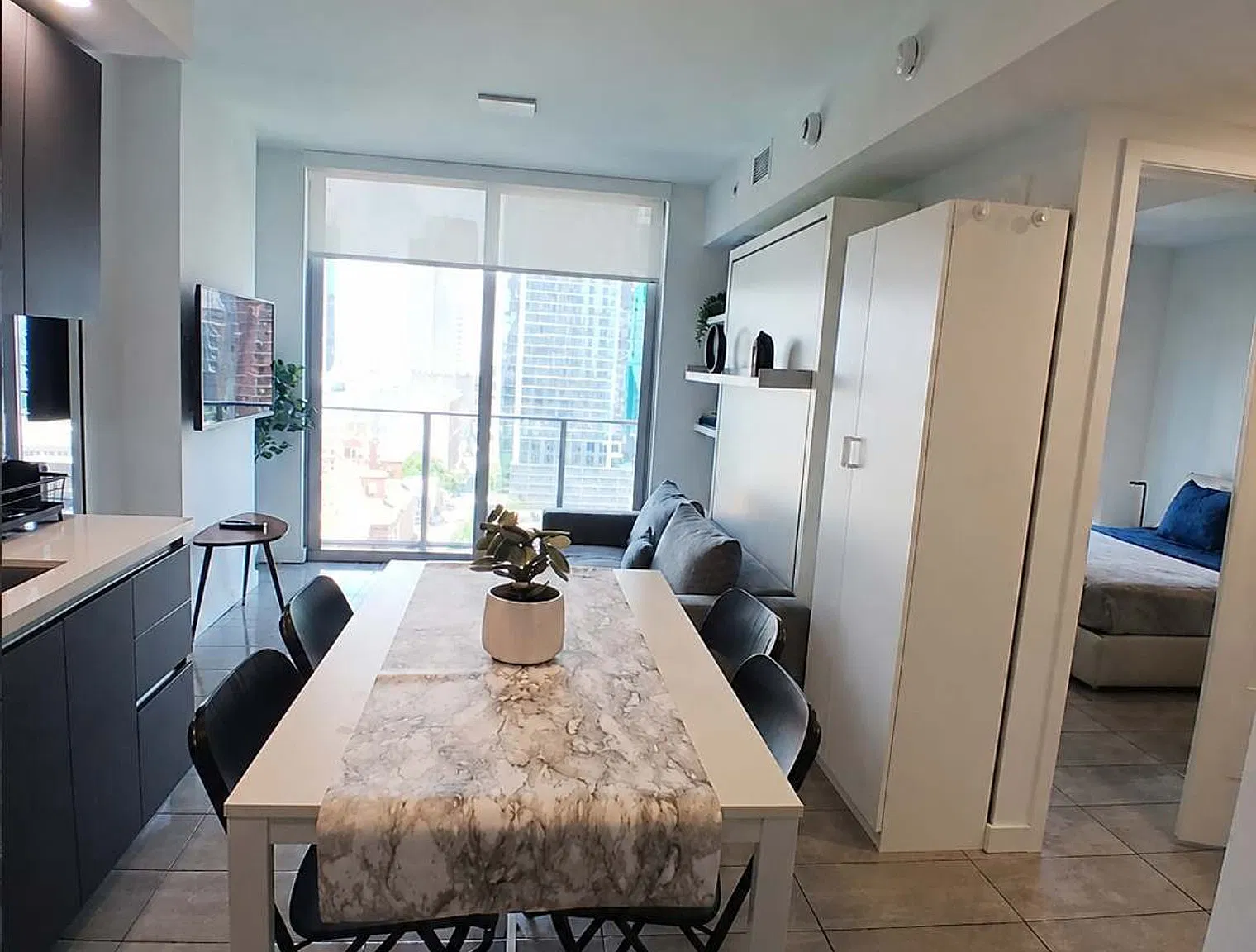 1 bed, 1.0 bath, 581 sqft, $6,952 — Photo 4