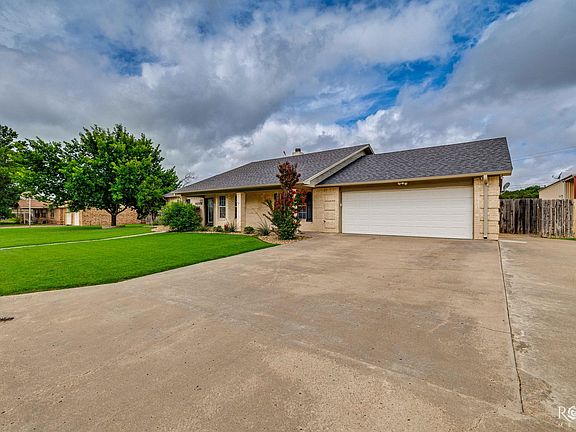 4th image of 123 Deerwood Dr