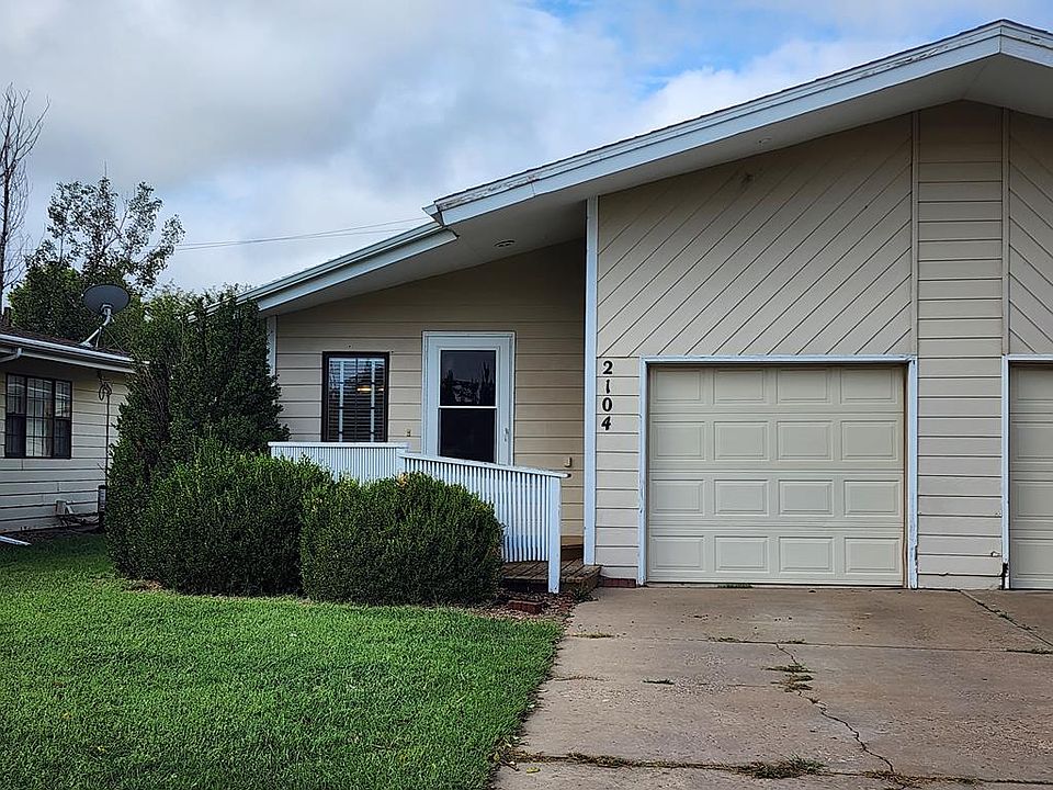 1st image of 2104 Oxford Dr