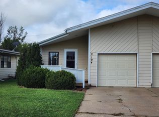 2104 Oxford Dr, Salina, KS 67401