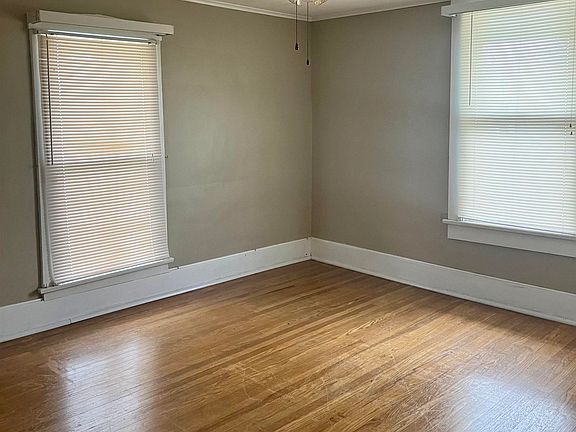 4th image of 104 College Ave