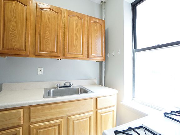 5th image of 235 W 146th St #B17