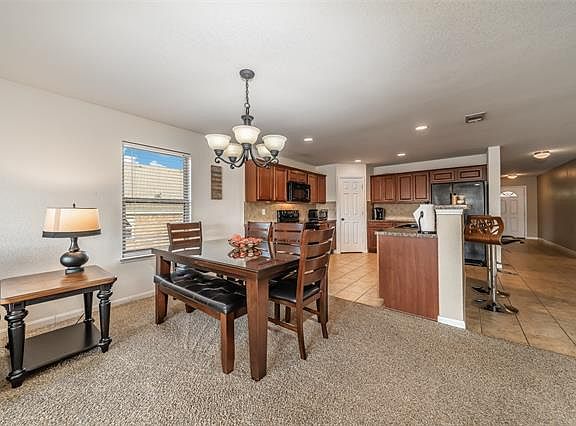 5th image of 431 Welcome St