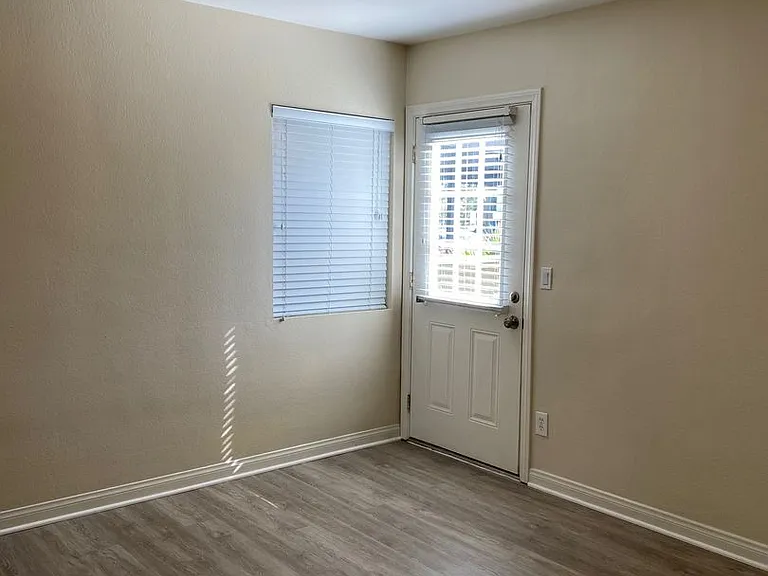 Suncrest — Photo 12