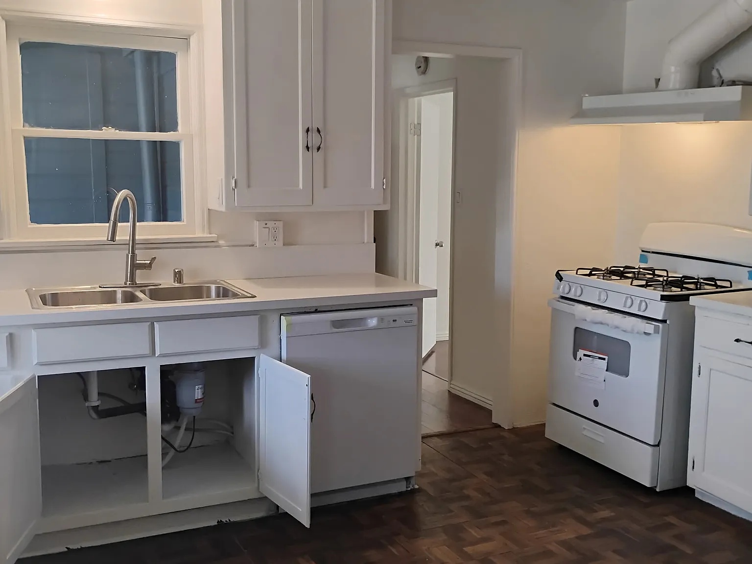 2 bed, 700 sqft, $1,850 — Photo 2