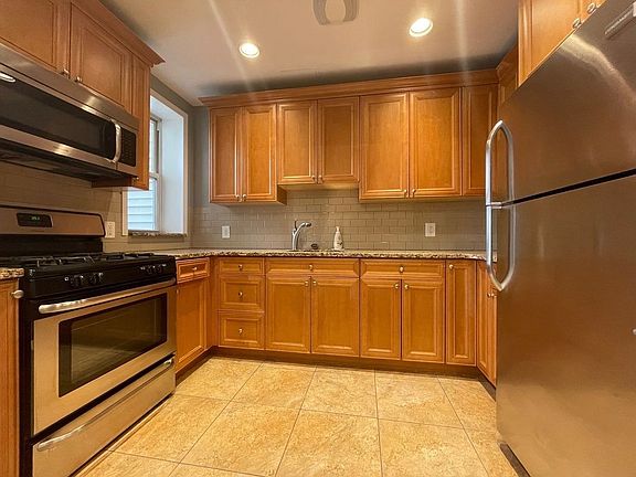 5th image of 756 Manhattan Ave APT 2