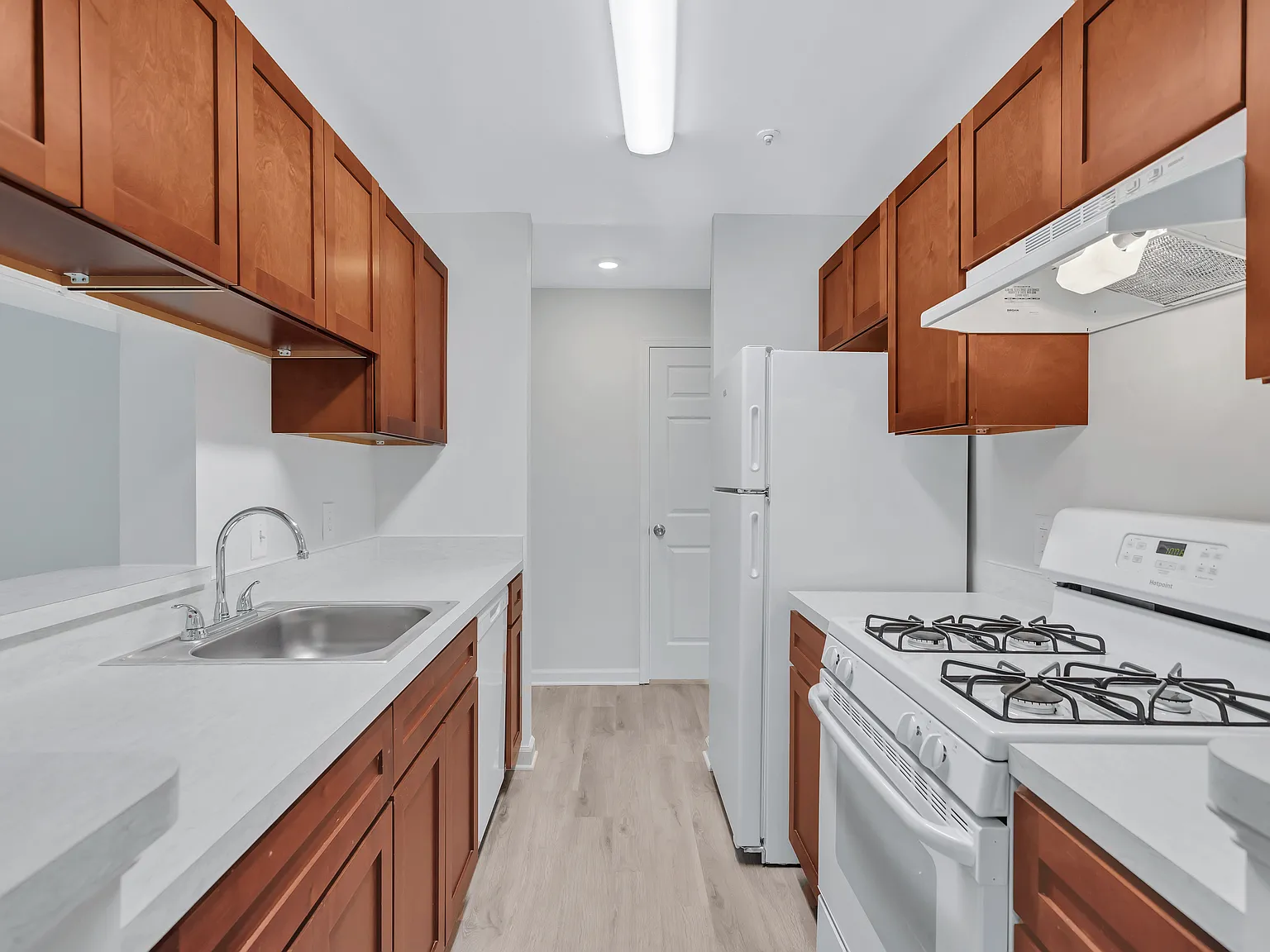 DRING'S REACH APARTMENTS — Photo 4