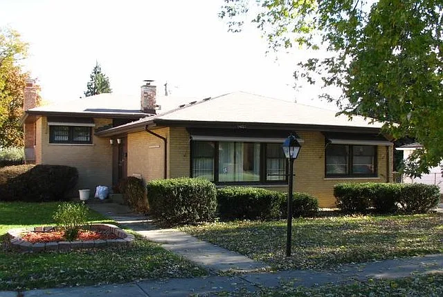 14653 Atlantic Ave photo 1
