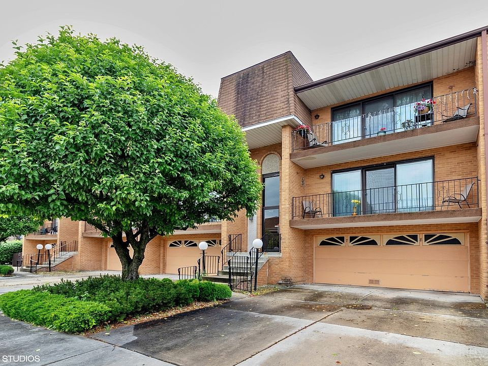 1st image of 4025 W 93rd Pl APT 1W