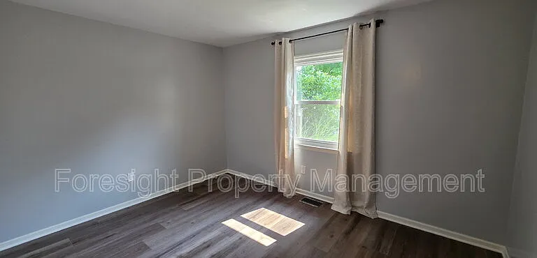 570 Executive Blvd — Photo 16