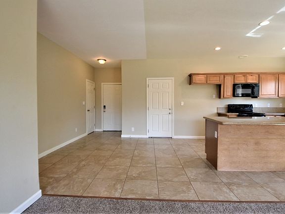 2nd image of 2883 Marigold Dr