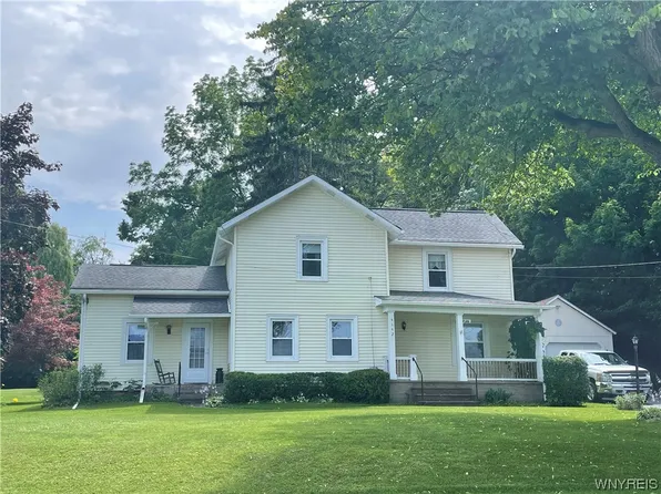 4642 Thrall Rd, Lockport, NY 14094