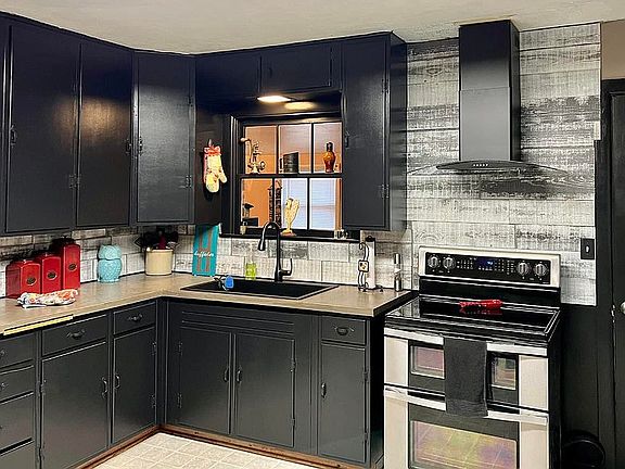 4th image of 558 Vandeventer St