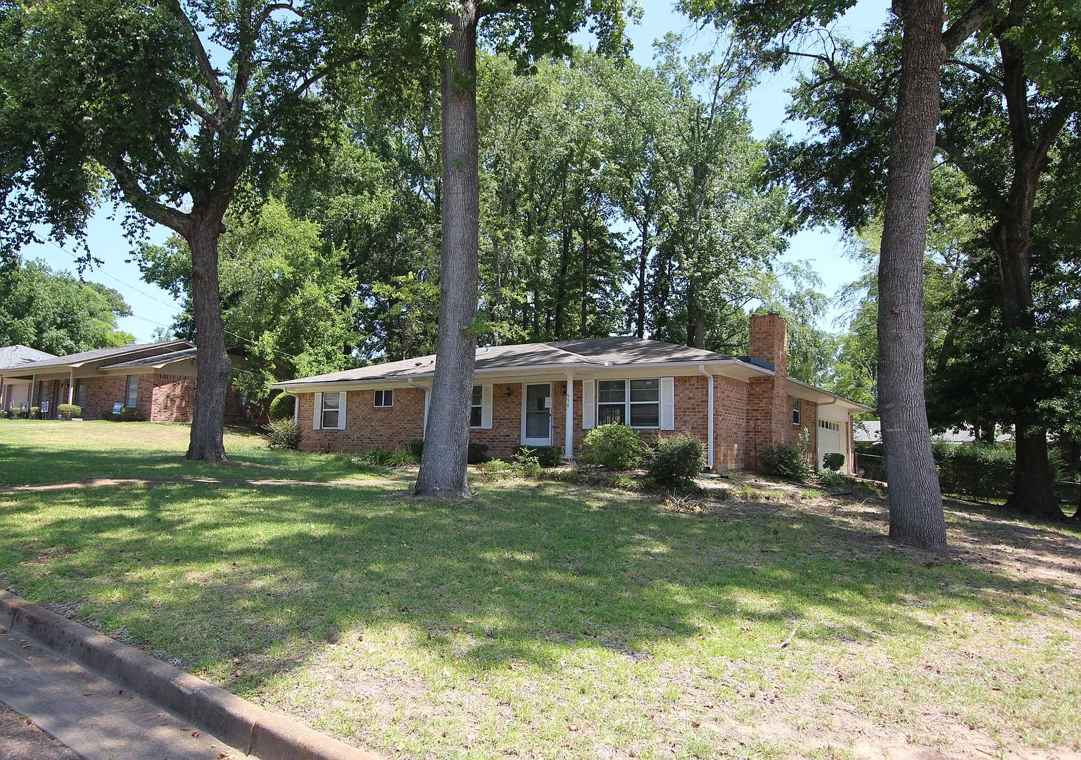 Beautiful 3 bedroom 2 bath in Tyler! — Photo 2