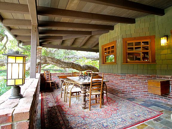 Stunning indoor/outdoor home