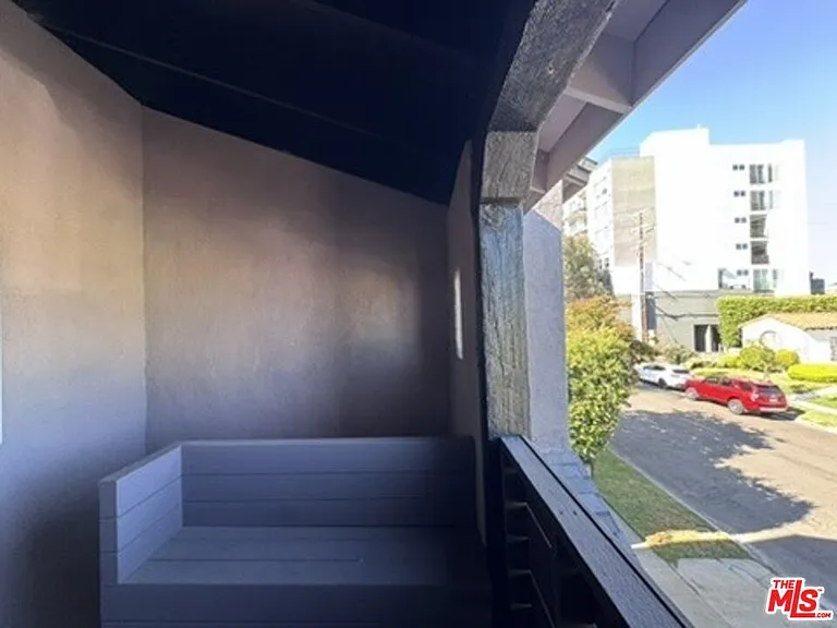 1425 S Curson Ave — Photo 32