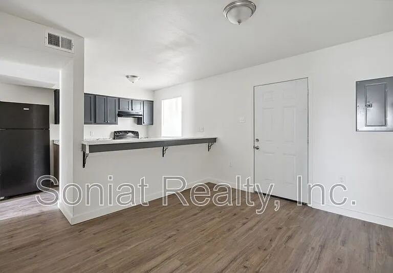 7710B N Coronet Ct — Photo 2
