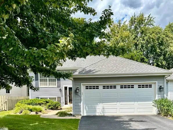 1121 Needham Rd, Naperville, IL 60563