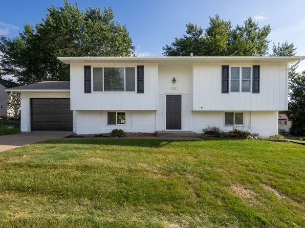 2623 W 61st St, Davenport, IA 52806