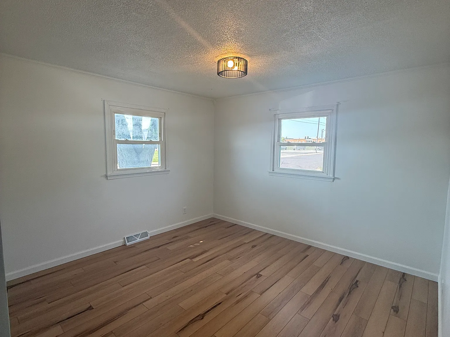 2 bed, 884 sqft, $1,100 — Photo 4