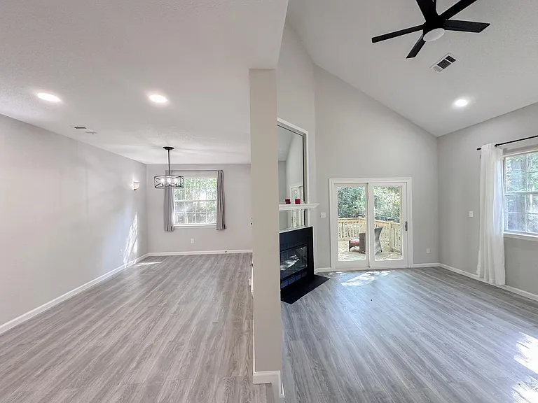 1661 Copperfield Cir — Photo 3