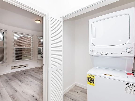 4th image of 1167 Pine St #8D