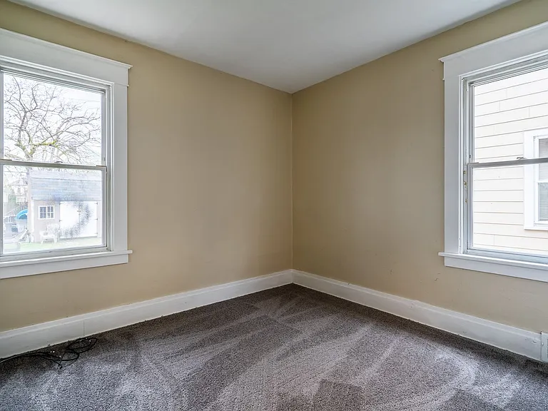 223 Virgil Ave — Photo 6
