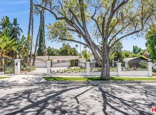 20746 Clarendon St, Woodland Hills, CA 91367