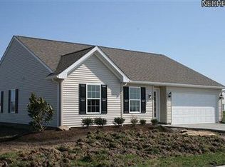 213 Paradise Dr, Elyria, OH 44035