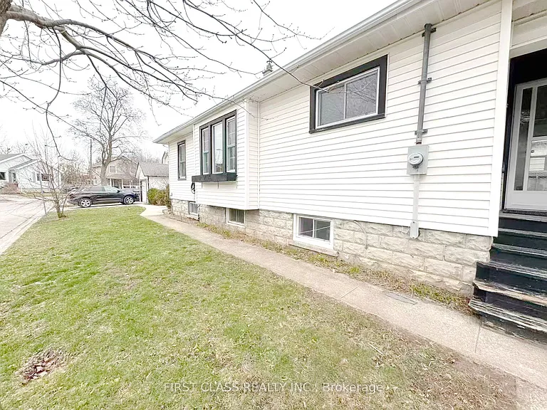 9 Grantham Ave S — Photo 2