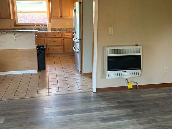 3rd image of 165 Greyland Dr