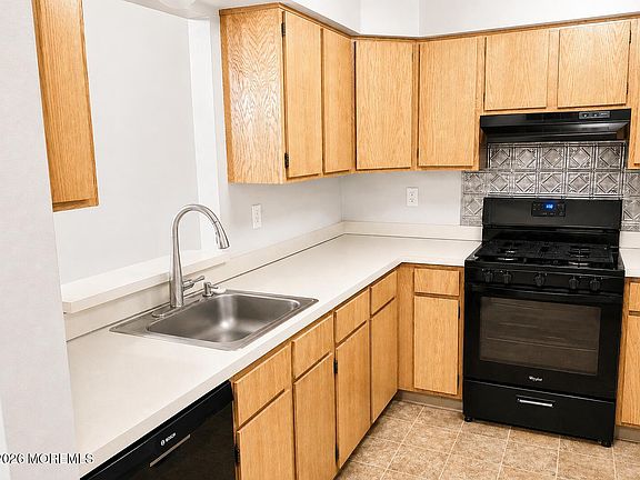 5th image of 113 Dundee Ct