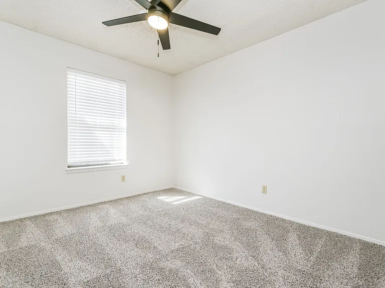 6004 Estacado Ln — Photo 14