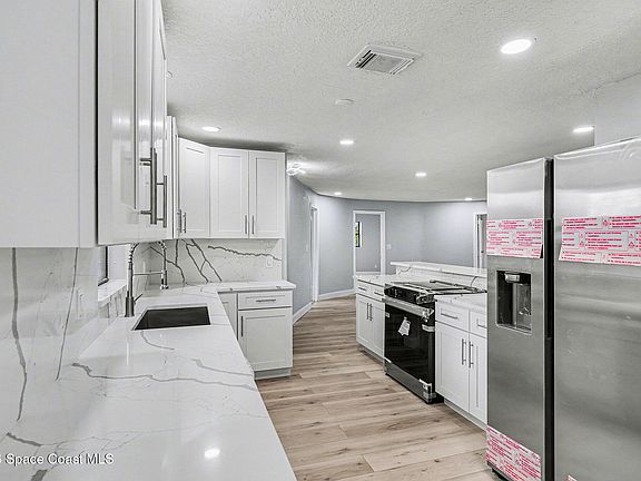2nd image of 117 Gary Ln