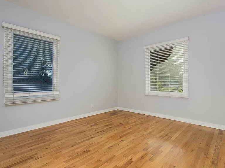 2654 Granville Ave — Photo 10