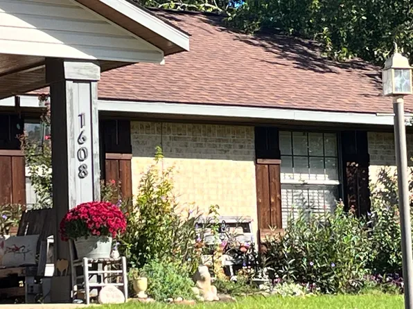 1608 Red Bud Ln, McAlester, OK 74501