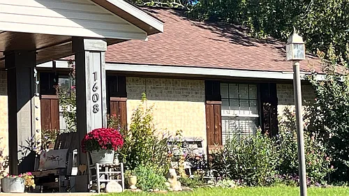 1608 Red Bud Ln Photo 1