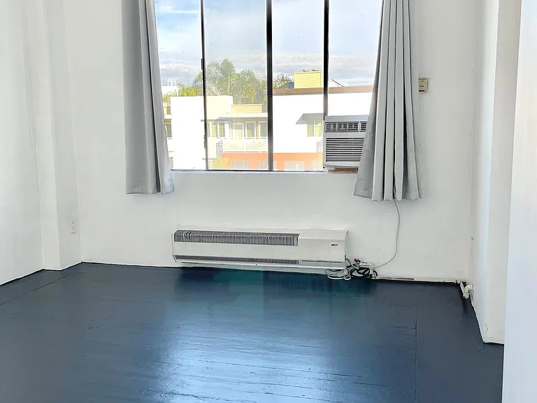 1639 Cabrillo Ave #302 — Photo 8