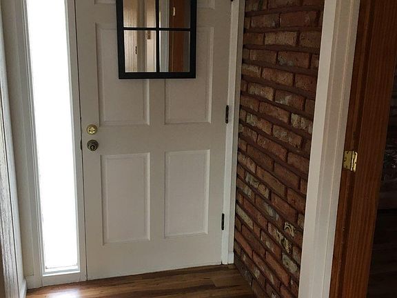 4th image of 903 E 6th Pl