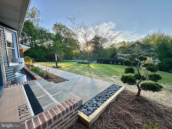 3rd image of 17821 Pond Rd
