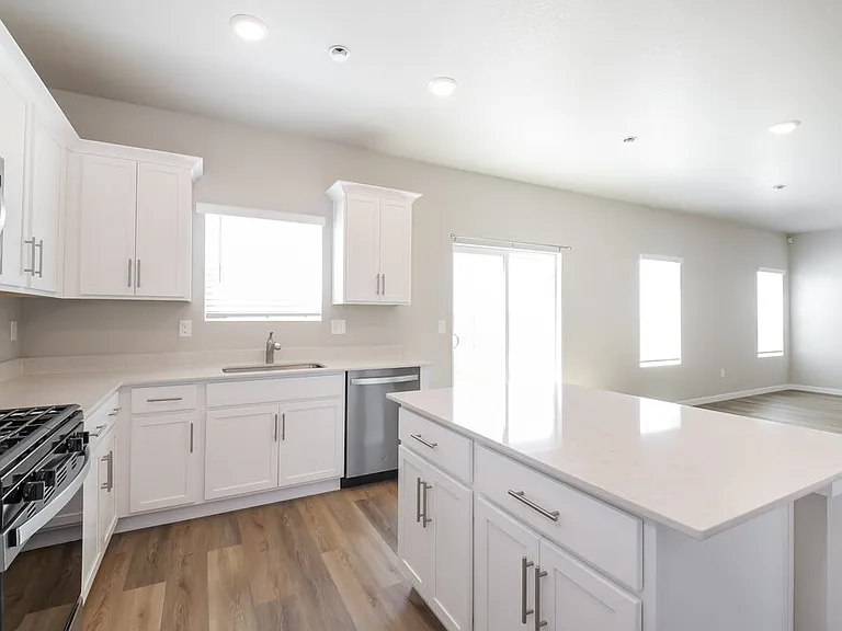 2130 Christina St — Photo 10