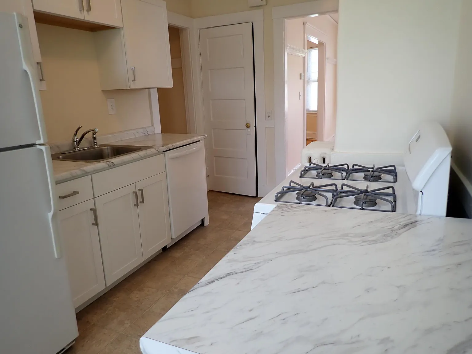 1 bed, 850 sqft, $2,200 — Photo 2