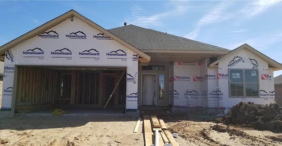1st image of 704 S Bouziden Dr