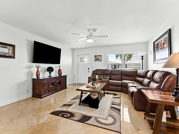 5th image of 2390 SW 14th Avenue