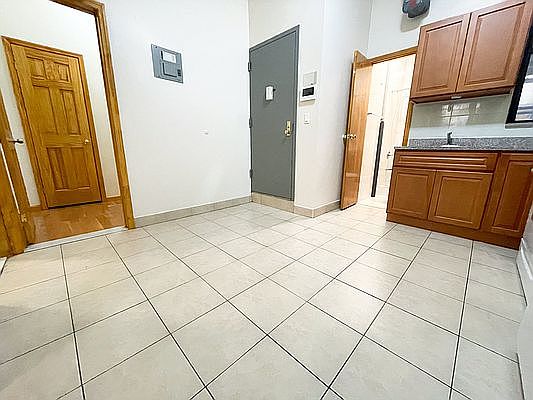 2nd image of 35 Henry St #1B2