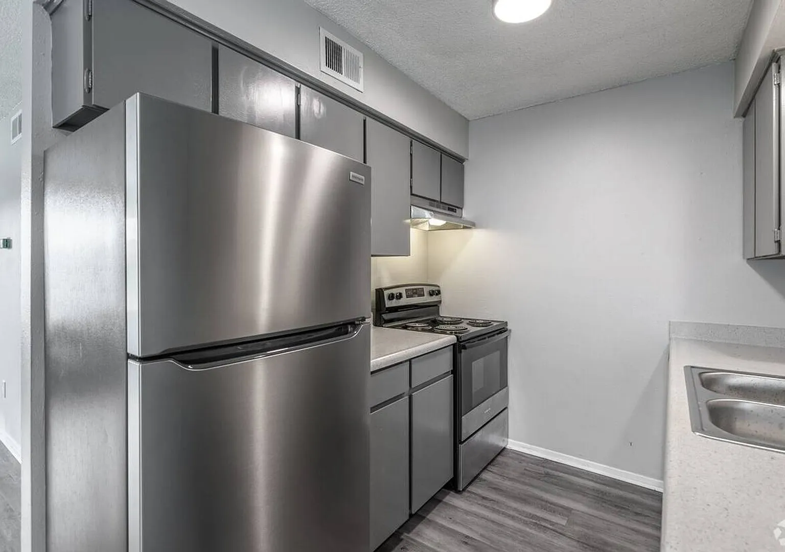 Windsor Gardens Apartments — Photo 3
