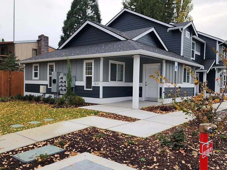 1031 Cedar Ave #101 — Photo 2