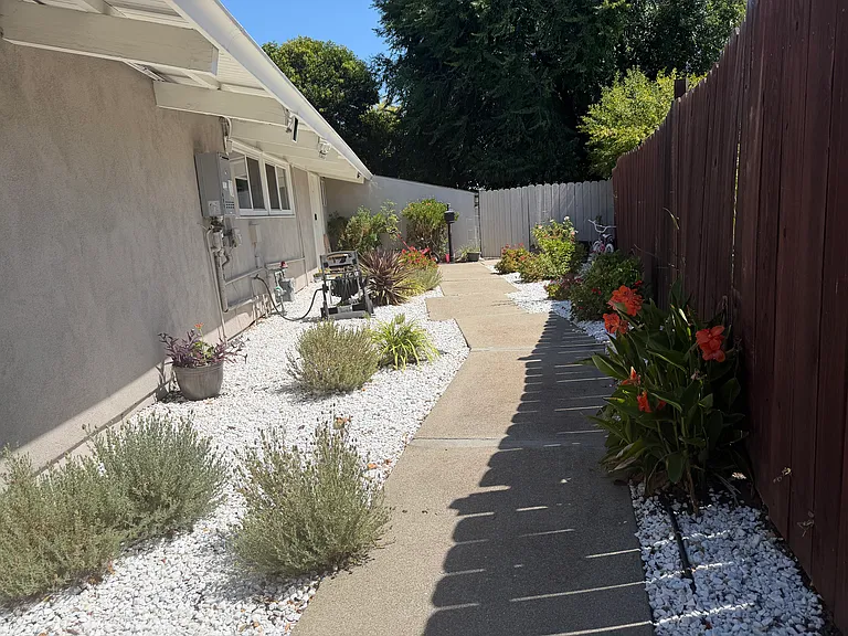 1414 Toyon Dr — Photo 8