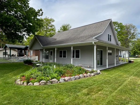 3214 Elnor Dr, Gladwin, MI 48624